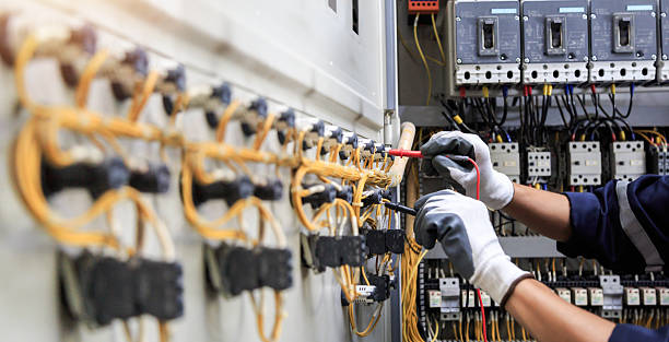 Professional Electrician technician working in Lynn, IN